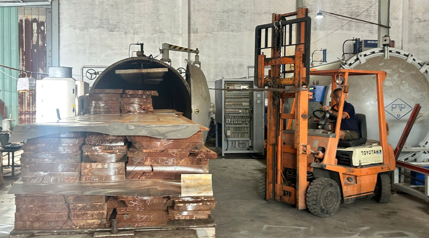 Lò sấy cao tần Phú Vinh Phi