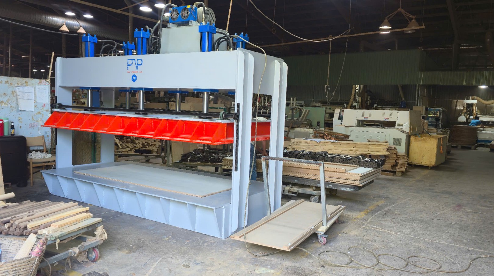 Máy ép cong cao tần Phú Vinh Phi