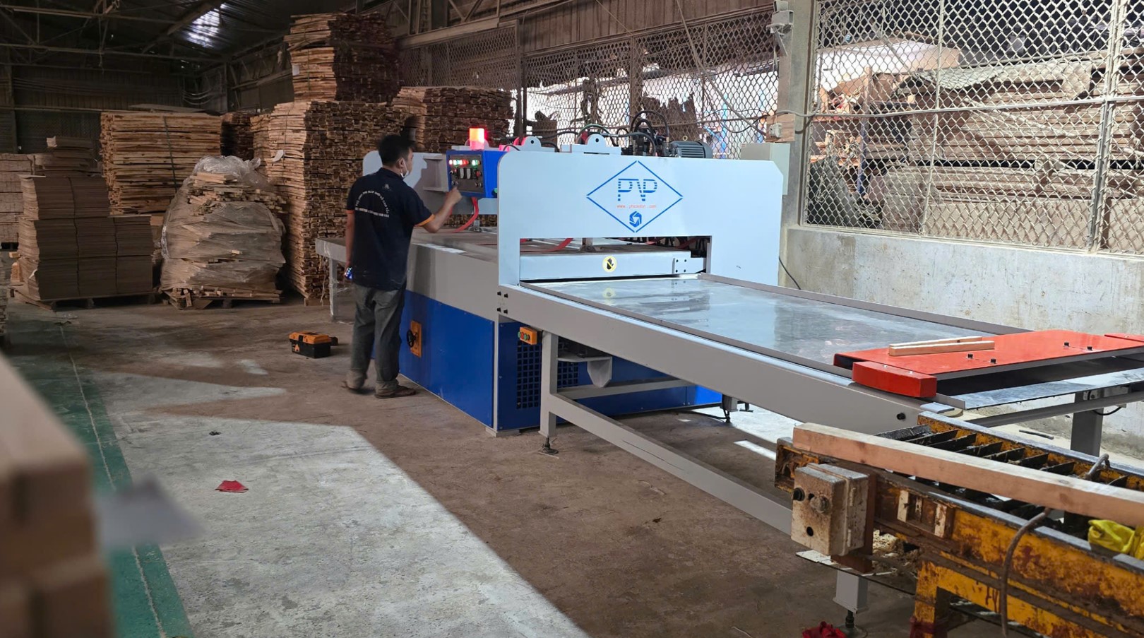 Máy ép ngang cao tần Phú Vinh Phi