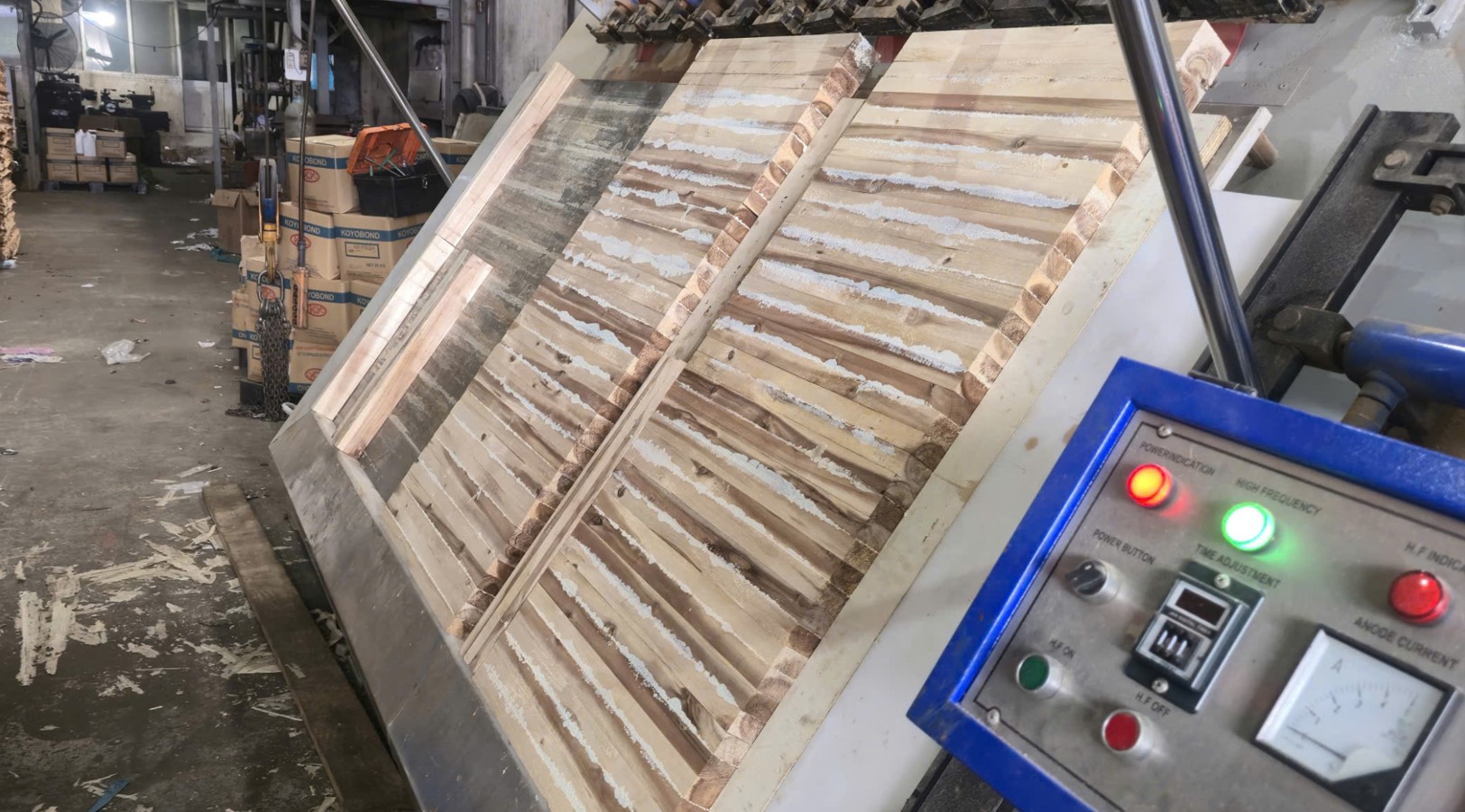 Máy ép nghiêng cao tần Phú Vinh Phi